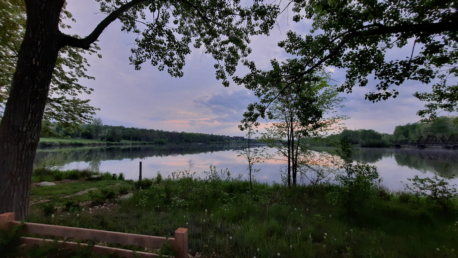 Lac Des Nations À L’aube Le 22 Mai 2021 (Vue Bp1) Sherbrooke