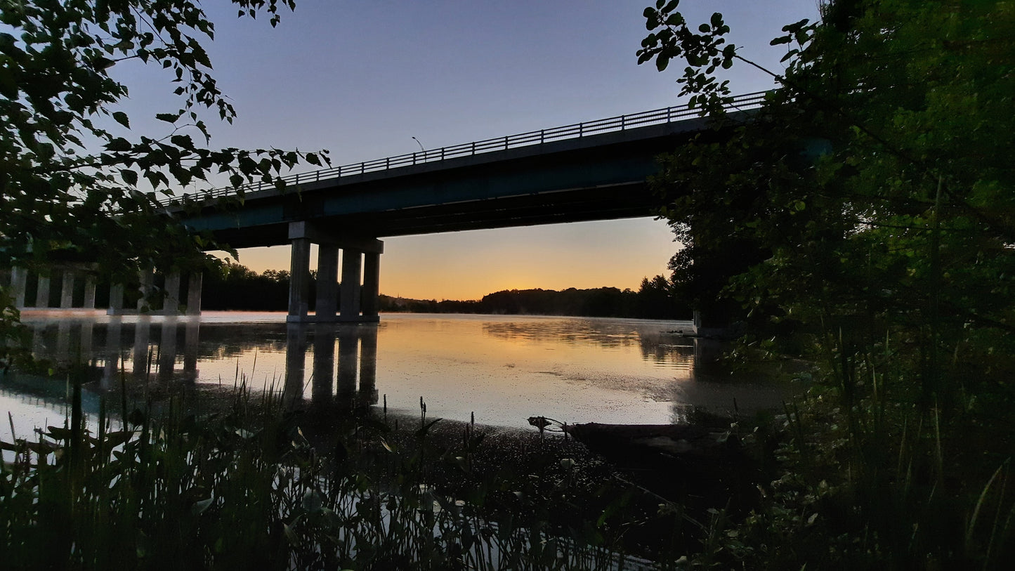 Aube Près Du Pont Jacques Cartier De Sherbrooke Et Rivière Magog 24 Juillet 2021  (Vue K1) 5H46