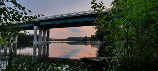 Soleil Rouge Du 25 Août 2021 6H30 (Vue K1) Pont Jacques Cartier De Sherbrooke Et Rivière Magog.