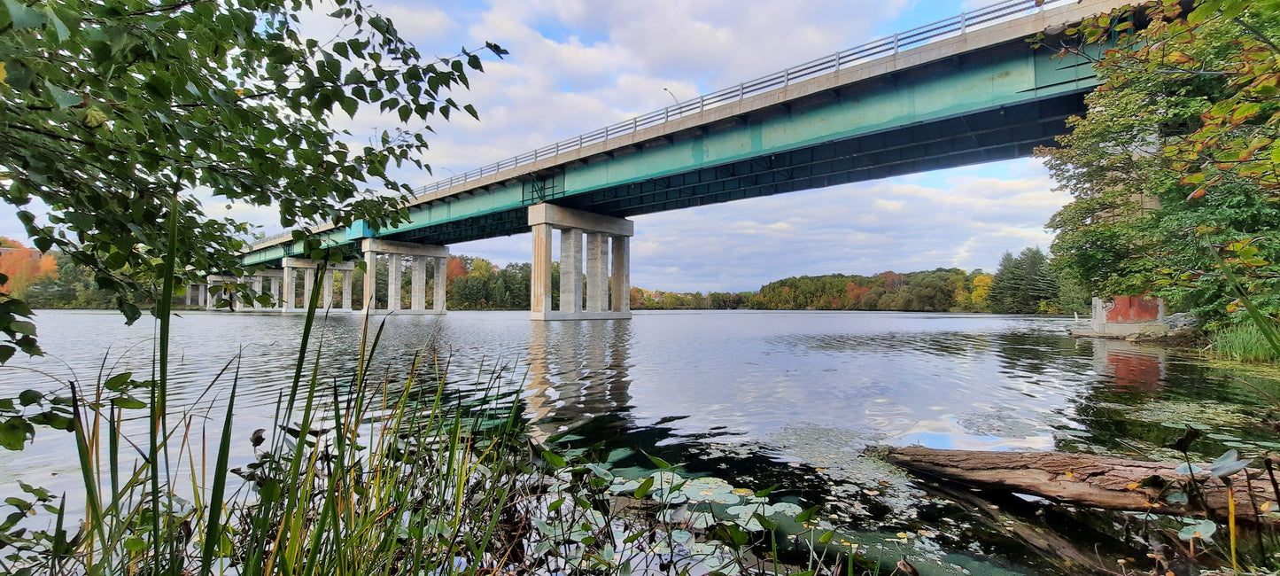 1 Octobre 2021 17H24 (Vue K1) Rivière Magog À Sherbrooke. Pont Jacques Cartier.