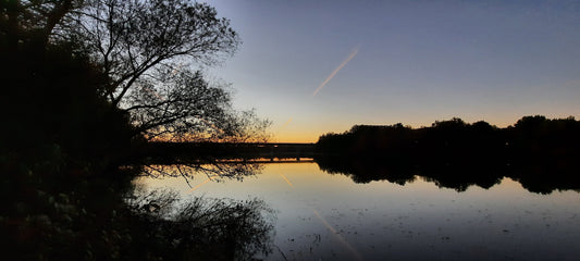 Crepuscule Du 6 Octobre 2021 18H27 (Vue S1) Rivière Magog À Sherbrooke. Pont Jacques Cartier.