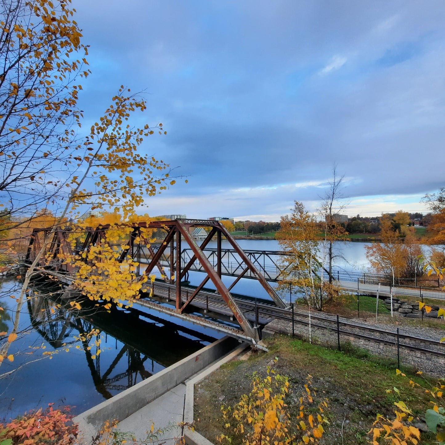 Le Pont Noir Du 30 Octobre 2021 7H56 (Vue 3.5) Trouve Le Pavillon Armand Nadeau De Sherbrooke