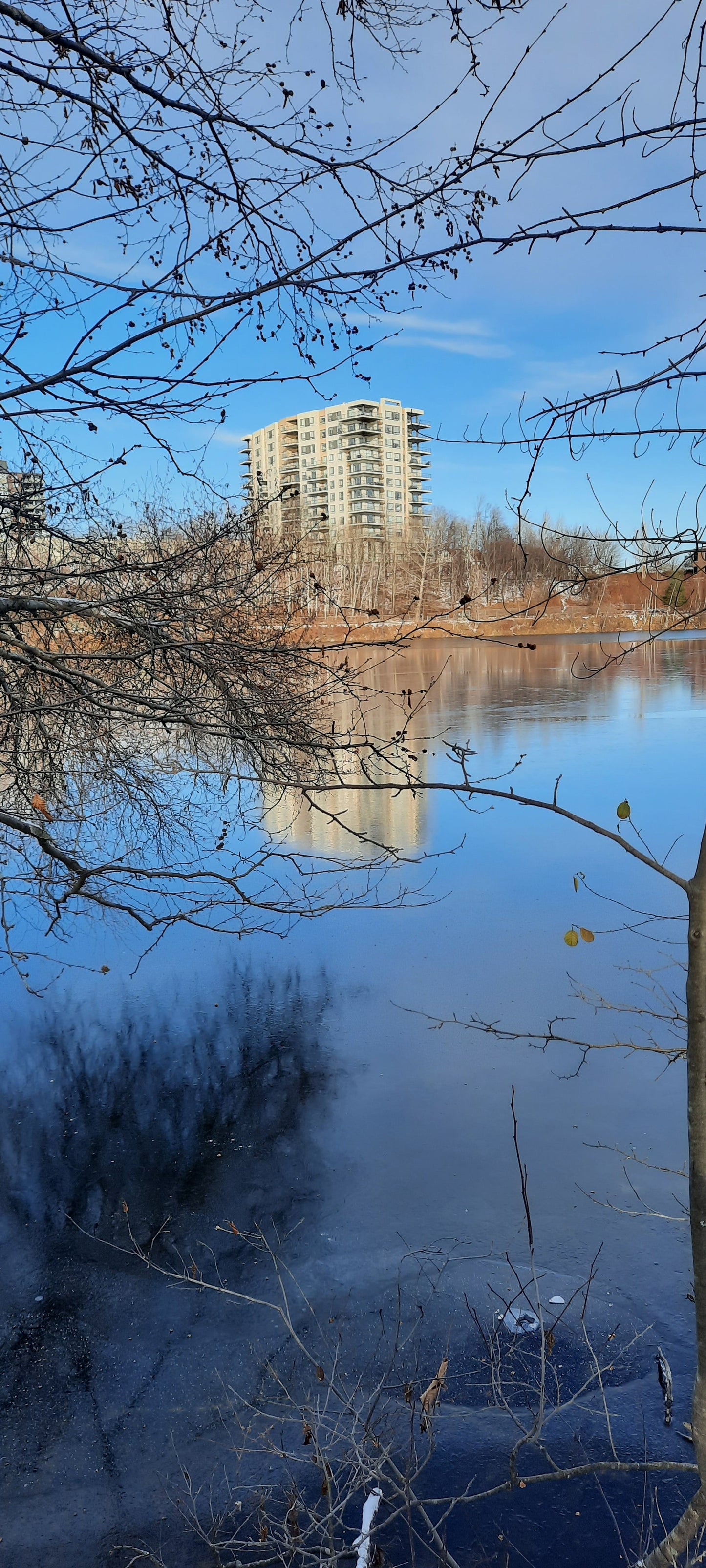 2021-11-28 Glace De La Rivière Magog À Sherbrooke