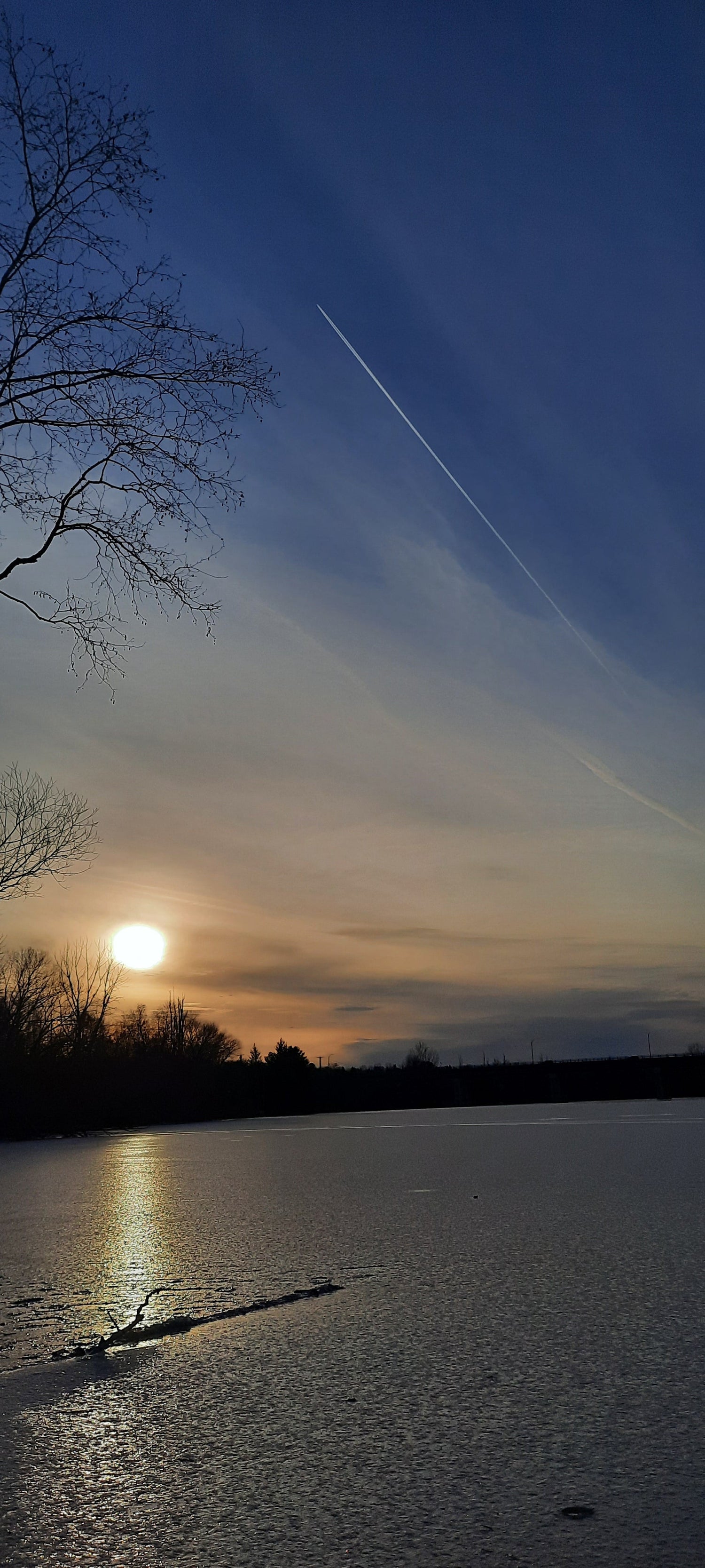 Coucher De Soleil Du 5 Décembre 2021 Sur La Rivière Magog (Vue 1)