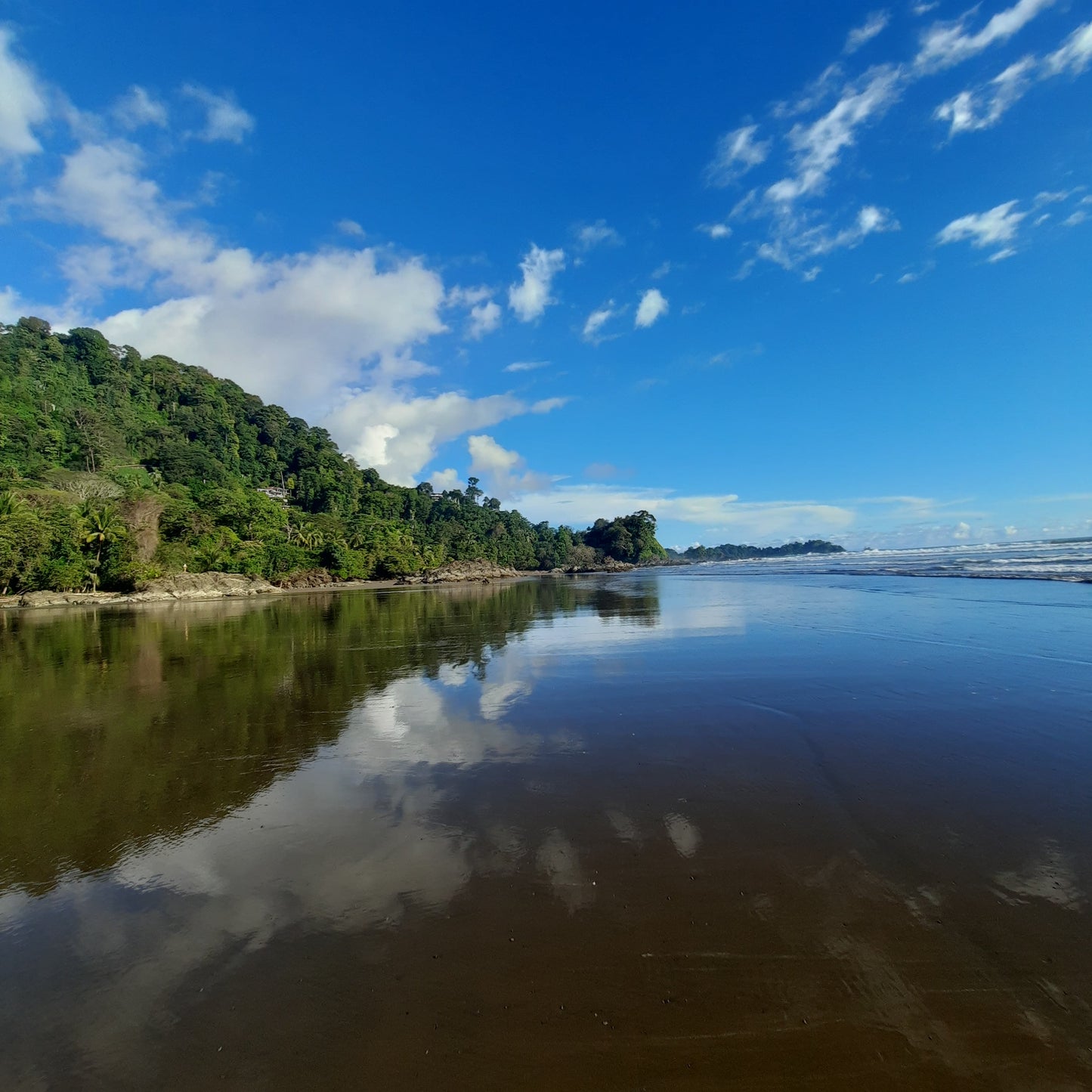 Découvrez Dominical (Fleuve Mer Montagnes Et Cascades)