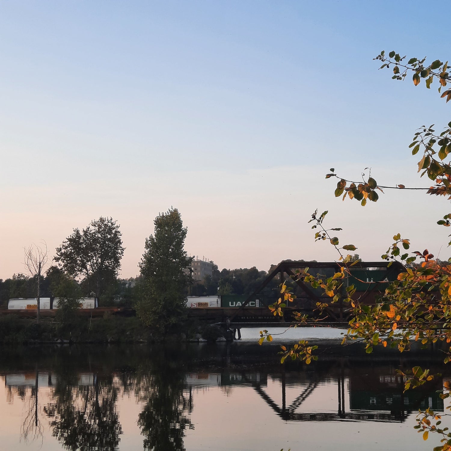 2023-09-24 (Vue S13) Trouve Le Train