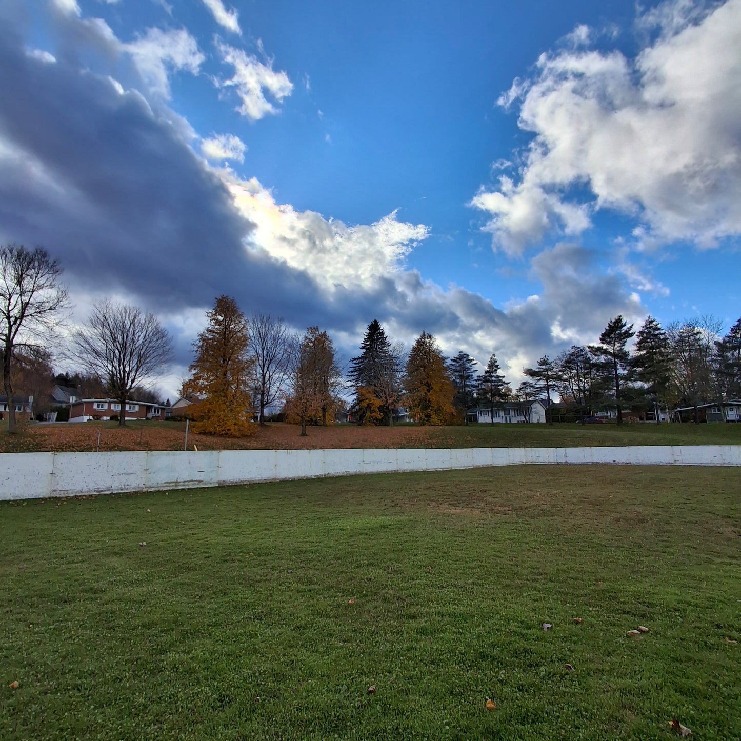 La patinoire (Vue Parc St-Alphonse)