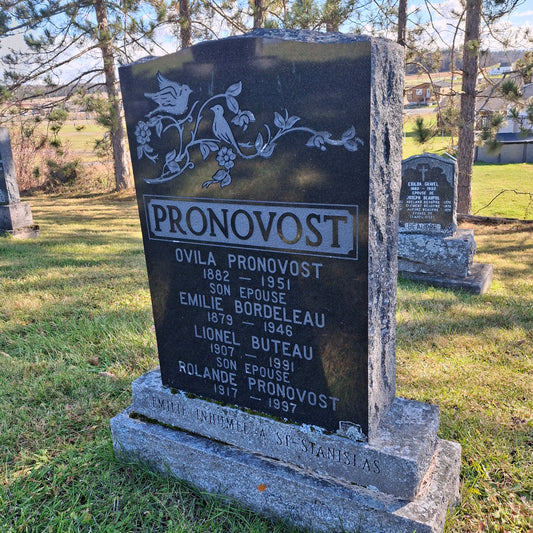 Pierre tombale d'Ovila Pronovost