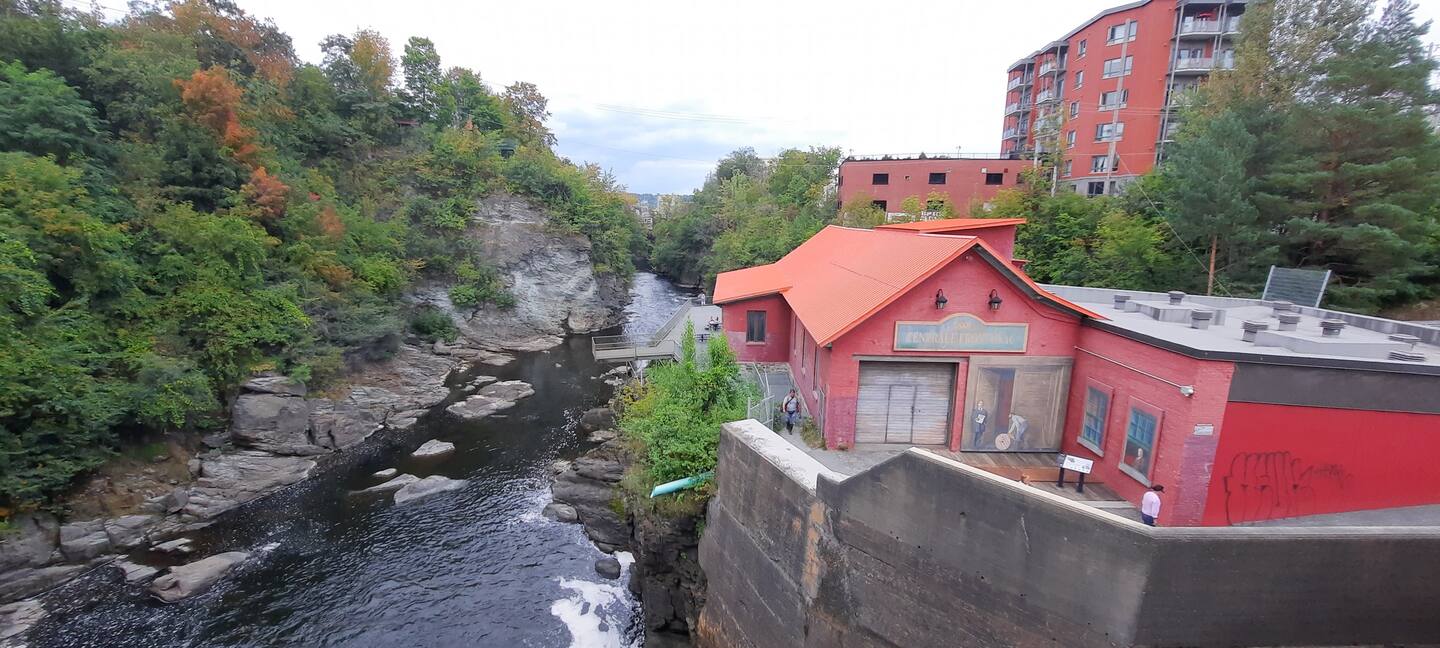 Découvrez L’histoire De Sherbrooke Avec Un Guide